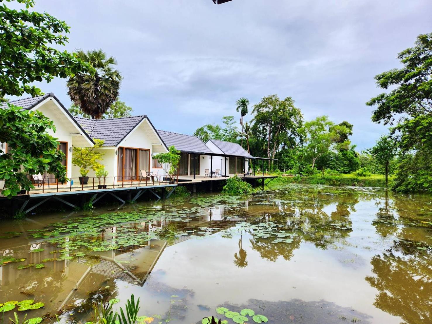 The Duck Cafe And Resort Trat Buitenkant foto