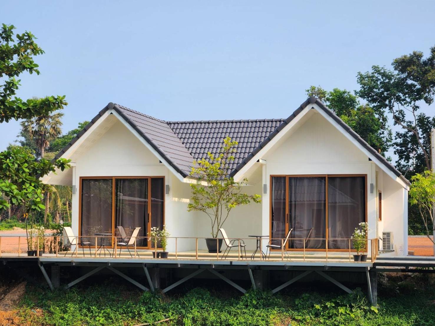 The Duck Cafe And Resort Trat Buitenkant foto