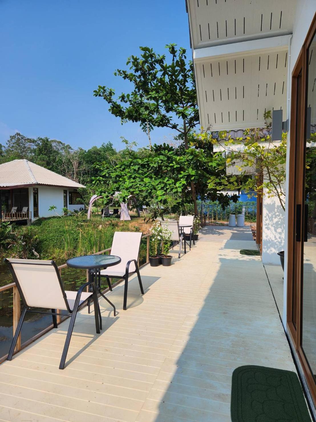 The Duck Cafe And Resort Trat Buitenkant foto