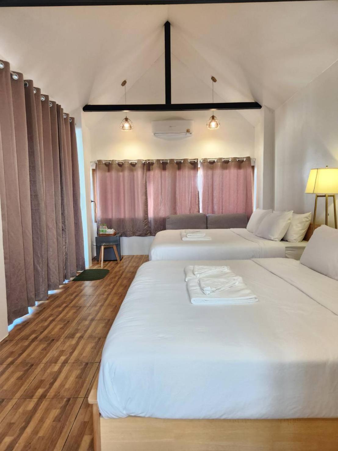 The Duck Cafe And Resort Trat Buitenkant foto